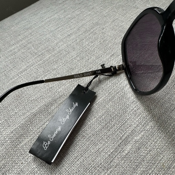 Quay Australia x Chrissy Teigen Gold Dust Sunglasses Black/ Gold NWT - Picture 9 of 13